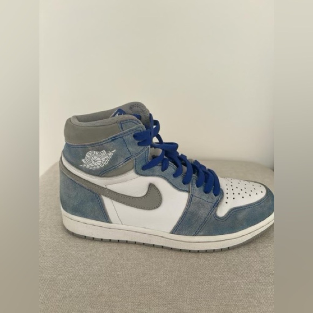 Jordan 1 Hyper Royal Size 8